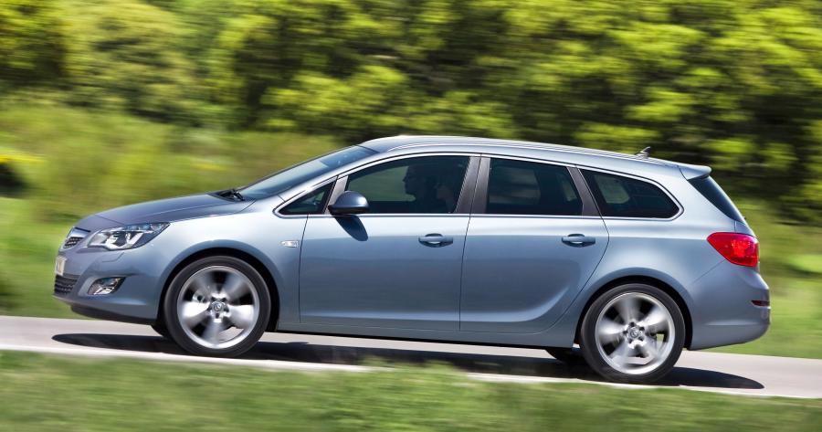  Vauxhall Astra Sports Tourer 2011 года  (фото 2 из 10)